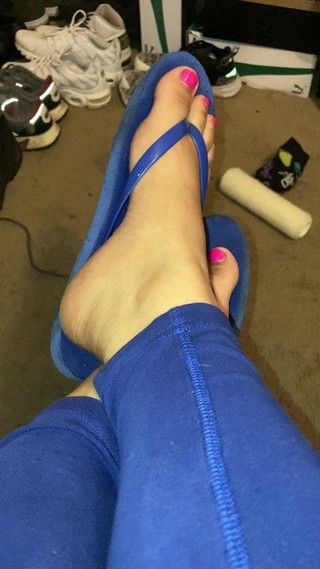 Sexy Lightskin ebony feet in flip flops