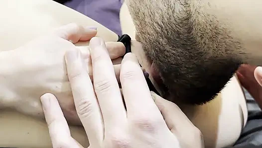 Erkek arkadaşım beni ağzı ve parmaklarıyla boşaltıyor