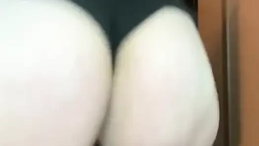Shake Shake Oink Oink Shake Shake