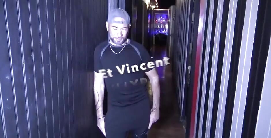 ग्लोरीहोल में लंड चुसाई