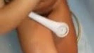 Amatorska brazylijska dziewczyna połyka spermę