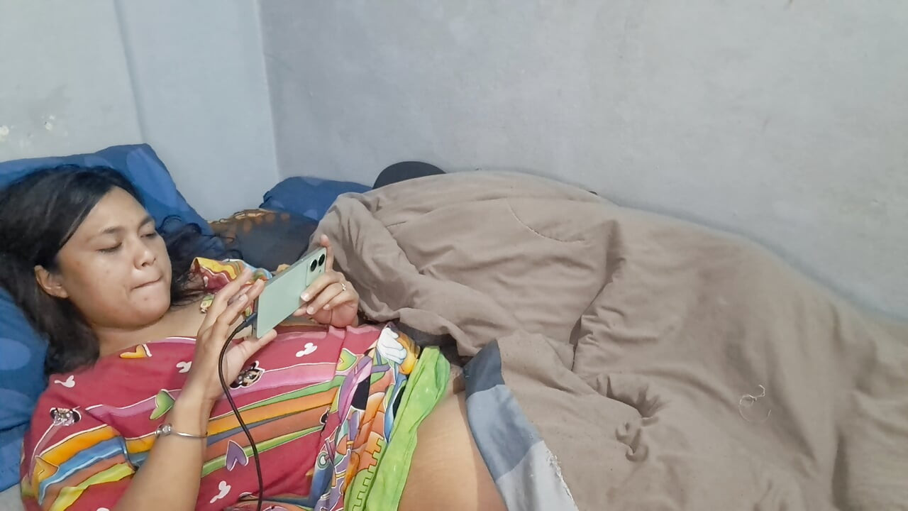 El coño tiene mucho sabor y corrida en el culo