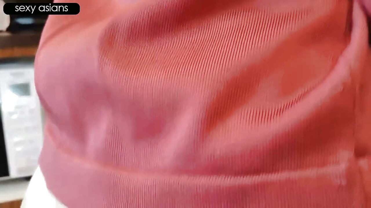 Friss G kosaras barna iroda szépség dupla békejelet mutat orál közben az első creampie előtt.1st