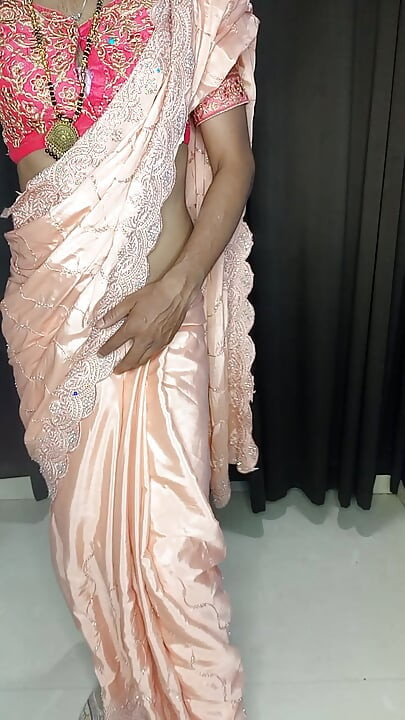 Indian hot sexy remove saree and show off sexy bra