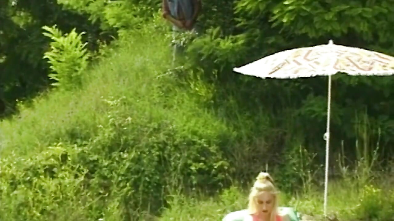 Exhibitionist Pees on the Tits of a Beach Mermaid