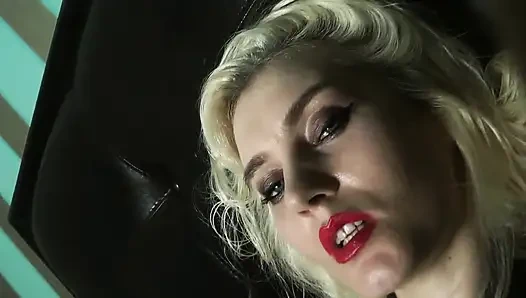 Тренировка рабыни