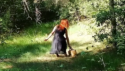 Ormanda kızıl bir tilki yakaladım ve ağzına boşladı!