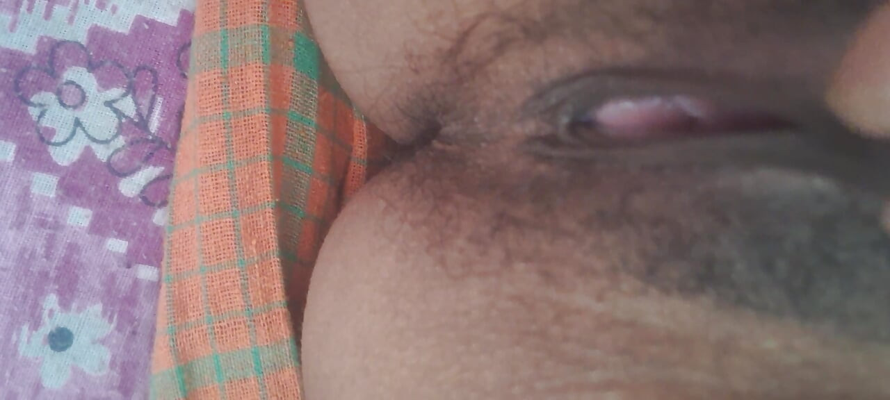 Desi Assam Bhabi โชว์หีและชักว่าวกับ Devar