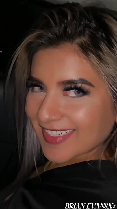 Colombian Blonde Petite Menunjukkan Saya Di Sekitar Bandar Dan Kami Mempunyai Seks Awam Di Dalam Kereta - Brian Evansx