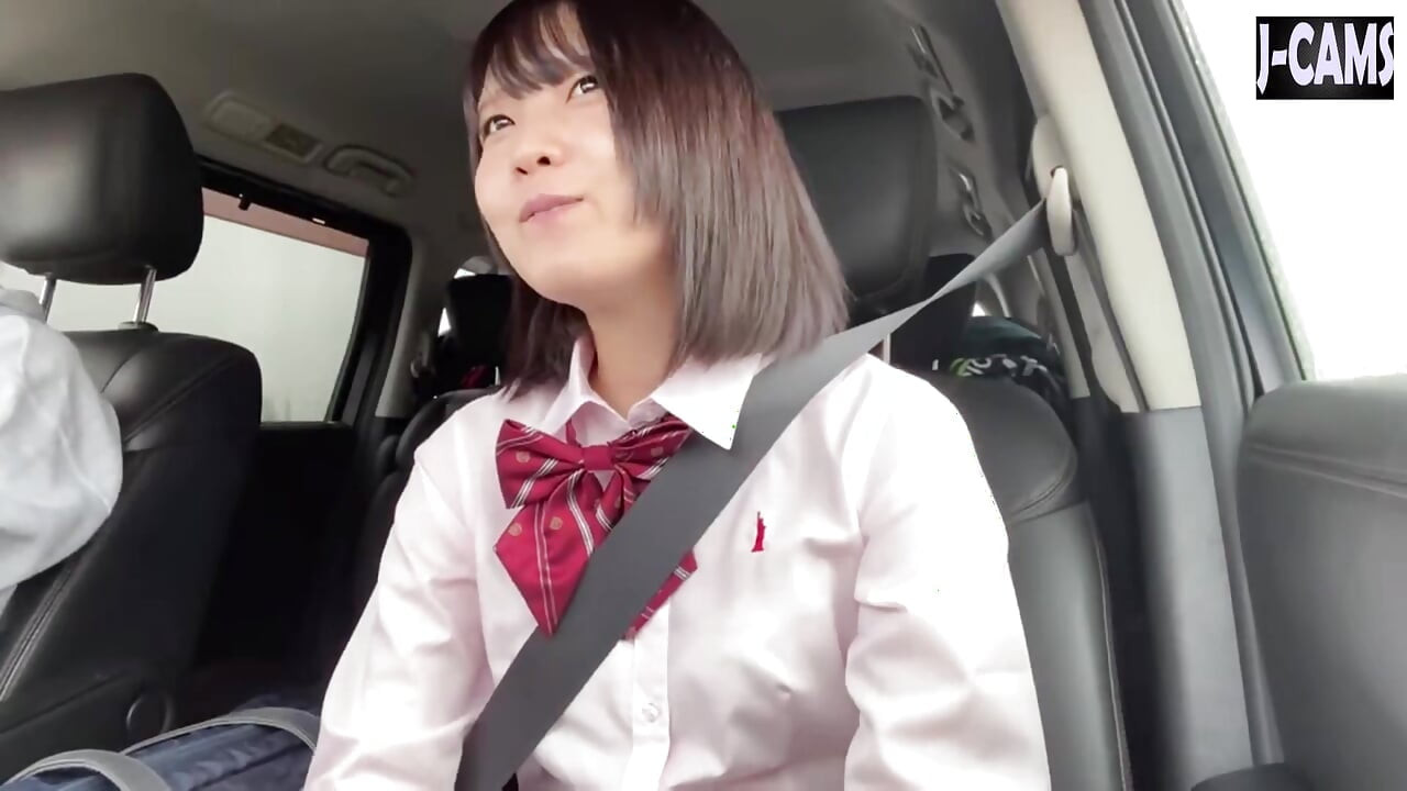 コスプレデート。恥ずかしがり屋の少女の大胆な屋外散歩パート1