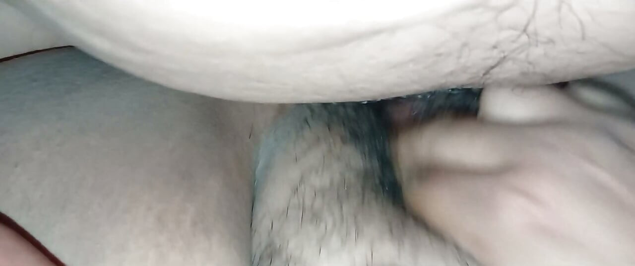Aku masukkan kote mak mertuaku ketika dia sangat horny dan aku pancut keluar dari pepeknya