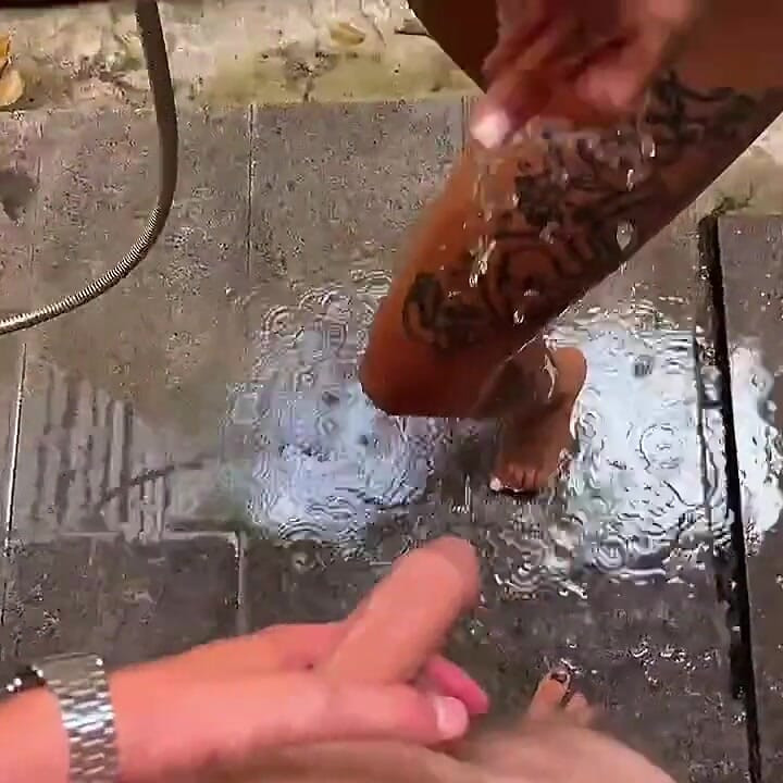 Ich Bin in Den Urlaub Gekommen Und Am Ersten Tag Habe Ich Mit Einem Verdammten Nachbarn Geschlafen