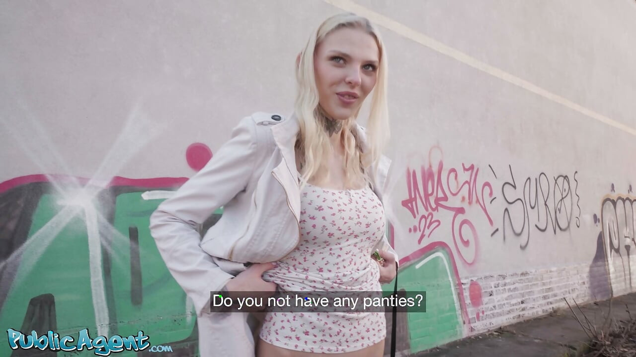 Nie taka nieśmiała, jak wygląda POV obciąganie na zewnątrz z polską blondynką - Public Agent