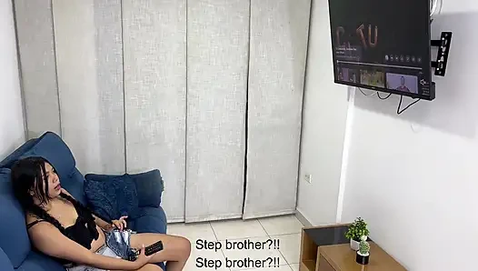 Aku pamer toket besarku sama abang tiriku yang masih muda untuk aku mainin dan ngentot aku habis-habisan