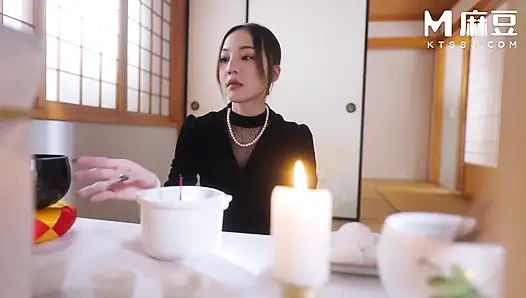 Modelmedia asia - yaşlı üvey erkek kardeş kocasını yarağıyla kaybeden dul kadını teselli etti