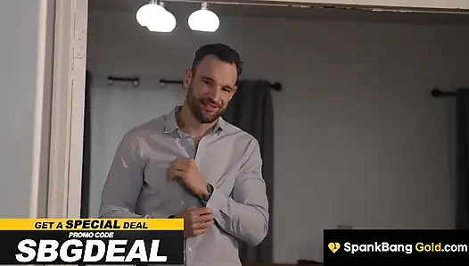 Şaplakçı altın - dövmeli üvey babasının büyük yarağı domuz kuyruklu üvey kızı Khloe Kapri'ye evde hoş geldiniz diyor