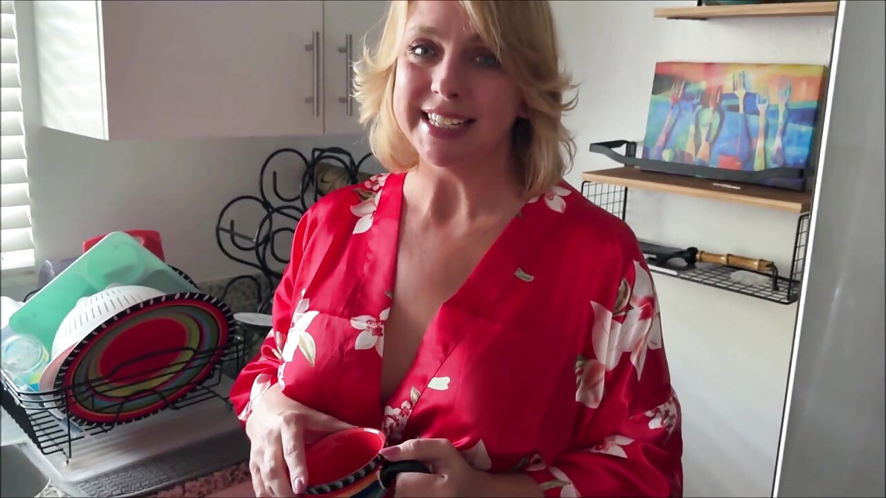 Discovering Step Stepmom's Sexual Appetite - Brianna Beach - Stepmom Comes First
