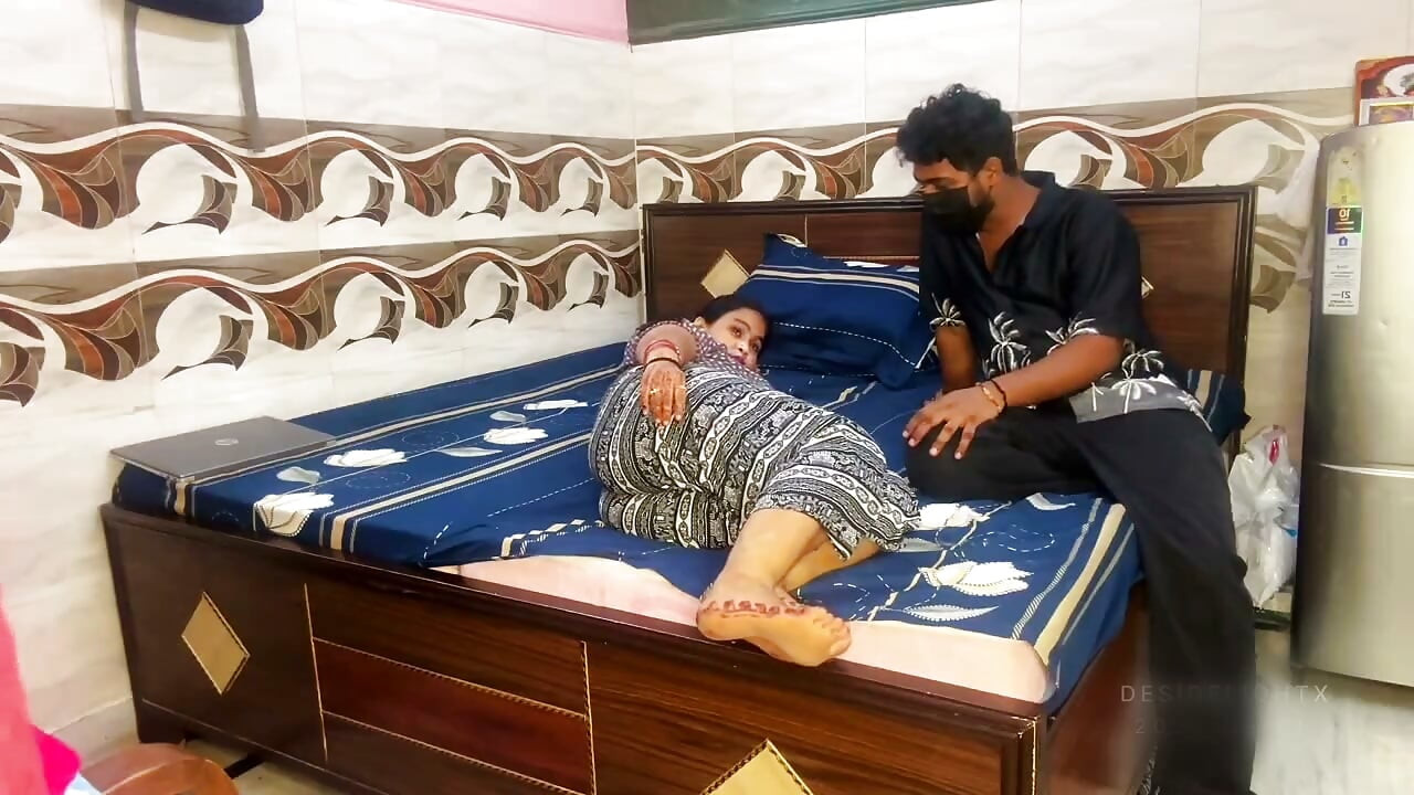 Heet Indiaas stiefmoeder wordt super nat tijdens harde thuisseks