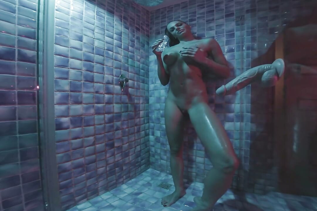 Monica Loves Sex in the Shower