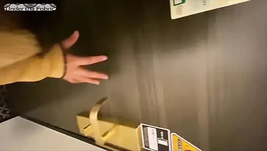 Facereveal siyah saçlı güzelin ikinci turu, cesur bir yolculuk ve derin dölleme tepeleri ile heyecan verici