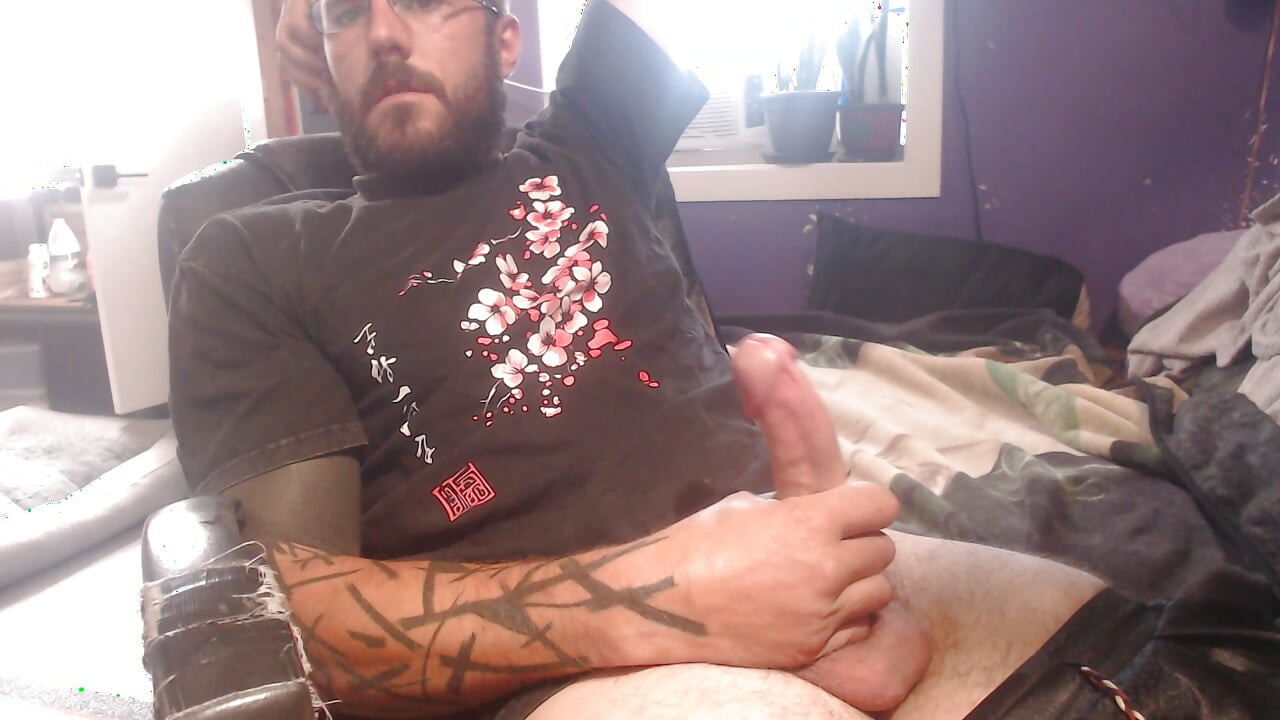 Solo male gets his heavy manual stroke now