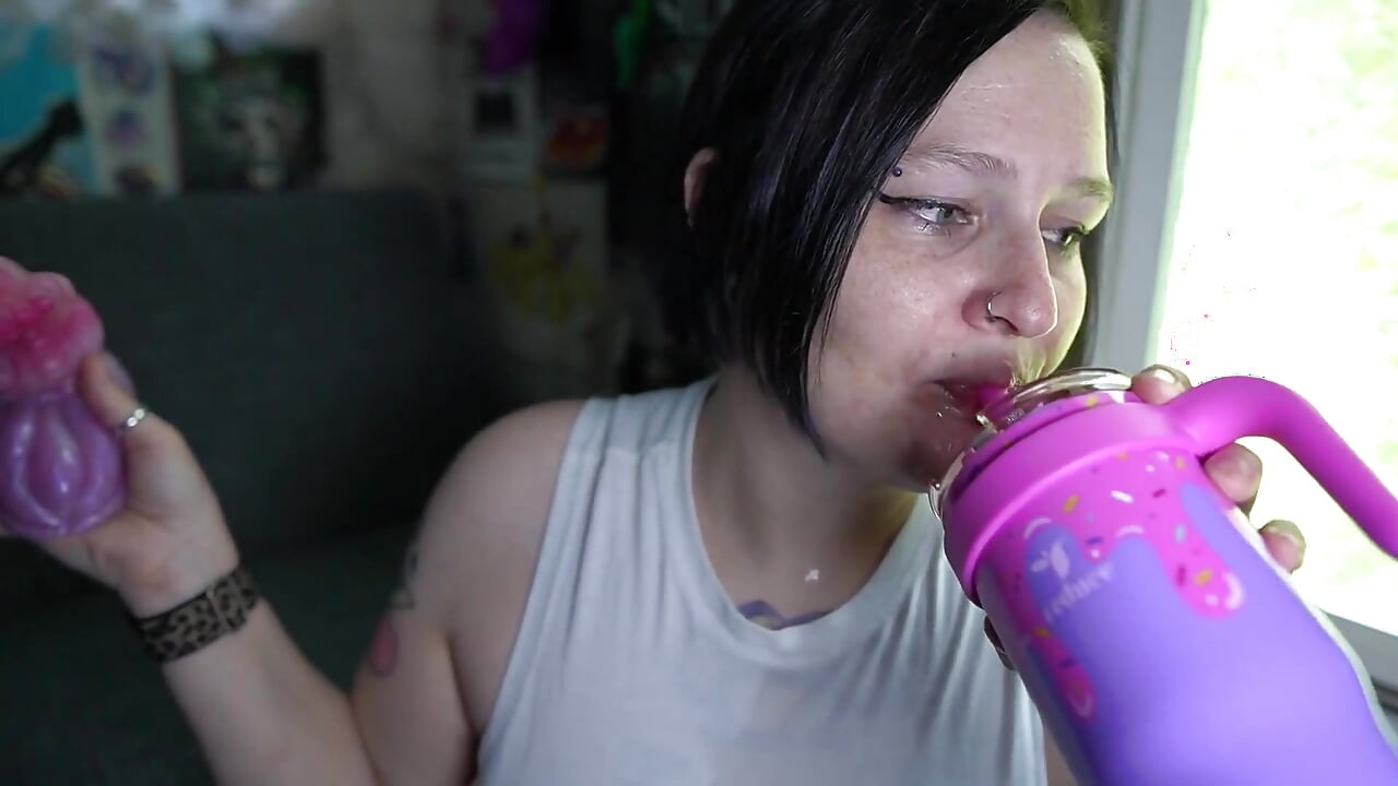Entrenamiento de garganta sin dientes con consolador grande