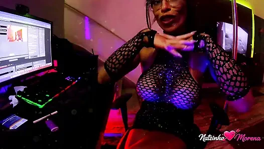 Heykelsi vücut, kışkırtıcı tutum