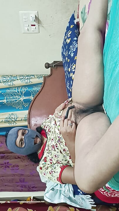 Desi Beautiful Stepmom Pussy Shaving with Stepson