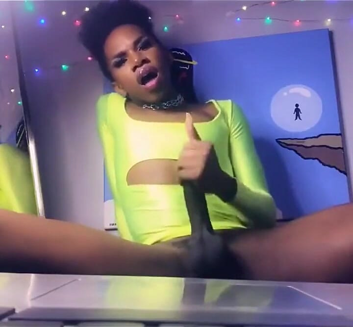 Iată un videoclip cu sperma zeiței tale Neon. Doar pentru a te ține la loc.