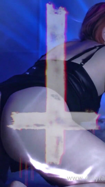 "SUCCUBUS tarafından küfürlü porno goon bağımlılığı teşviki" den büyüleyici an