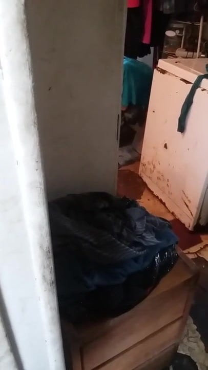 Antonio Lorenzo Clay berkongkek antara kaum