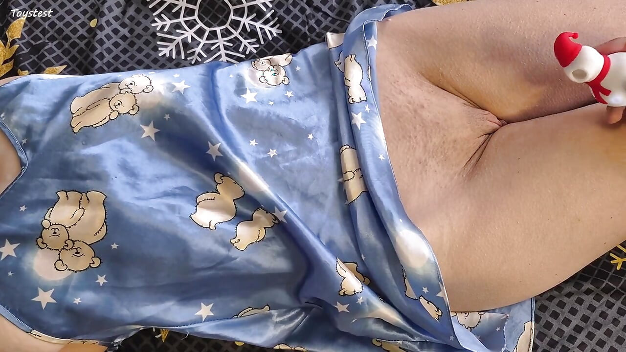 Quente Petite MILF. Me fode, Snowman, eu quero esfriar um pouco