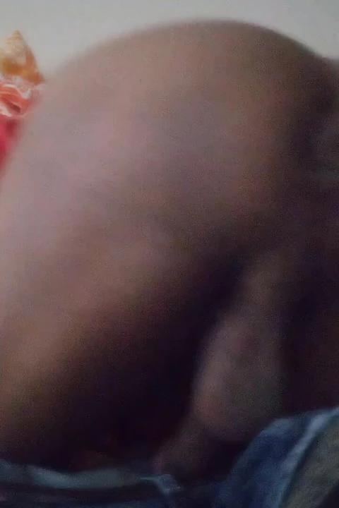 Jeans werden anal von hinten runtergezogen