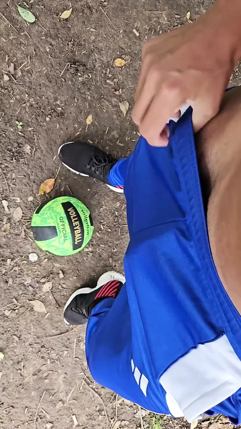 Spor pantolona boşalma