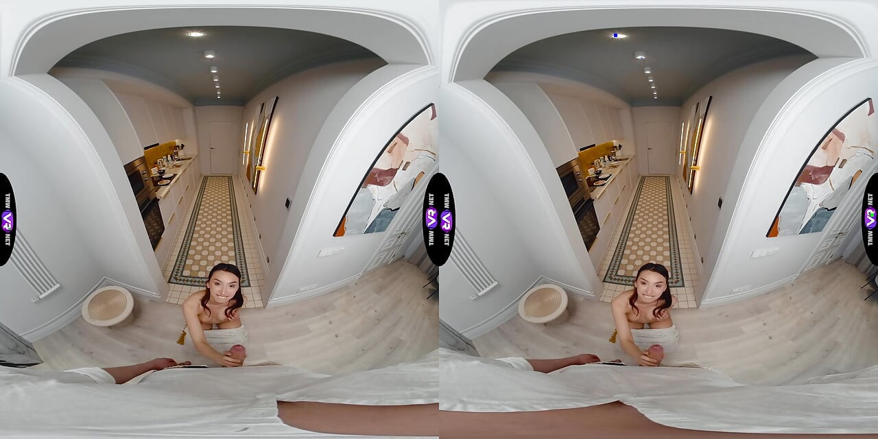 Ashly Rabbit подает горячий утренний анал вместо завтрака - TeenMegaWorld
