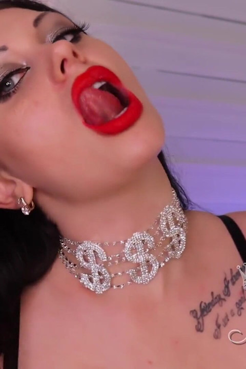 Passionate lip seduction!