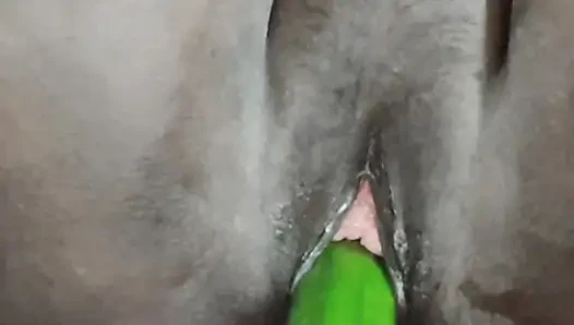 Pati ne mere chut me kheera dalakar chut ko fadkar diya