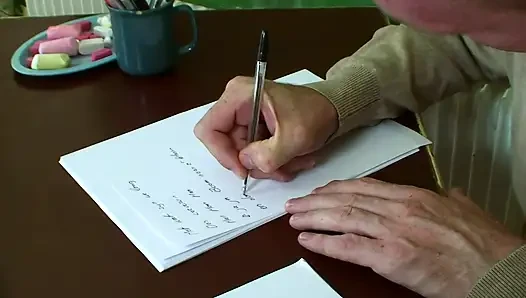 Горячая девушка давится жестким членом учителя, затем получает жесткий трах в горячем тройничке