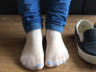 Jennifer Feets - tất và quần jean