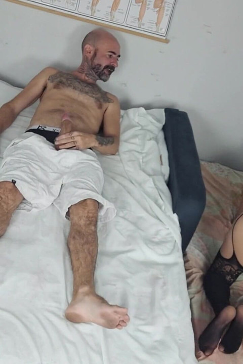 Żona zdradza męża ze swoją najlepszą przyjaciółką!