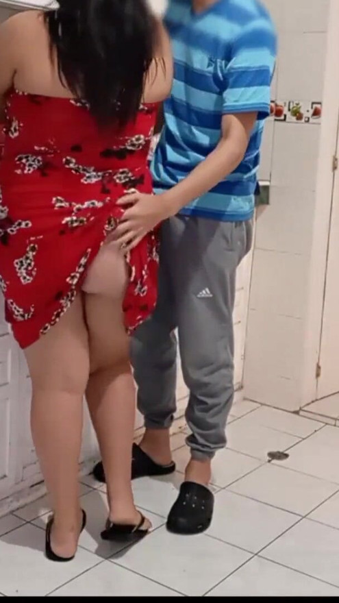 Today I had to meet my new stepmother, she has a nice ass, we ended up fucking in the kitchen without our family knowing | Clip 1