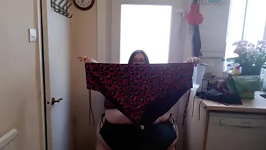 SSBBW mencoba bikini pantat gemuk baru