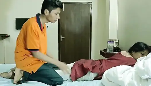 Зрелая милфа дези с 18-летним студентом