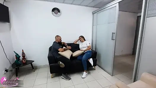 En iyi arkadaşım bana güzel bir masaj yapıyor ama gerçekten ateşli oluyor ve sonunda onu sikiyorum - tam hikaye - tam hikaye - porno