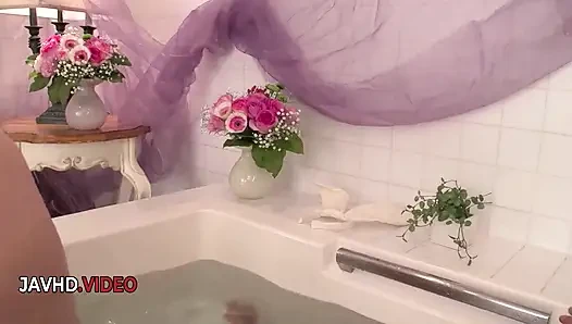 Miho ichiki si kekasih dengan toket besar lagi asik ngocok kontol pacarnya sampai matanya merem melek
