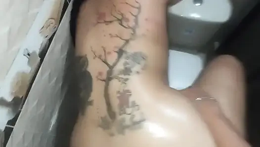 Хардкорный секс в ванной моего мексиканского бывшего арендодателя