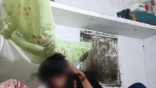 Прозрачный хинди аудио подруга пришла поздравить для нового телефона и грубо трахнуться