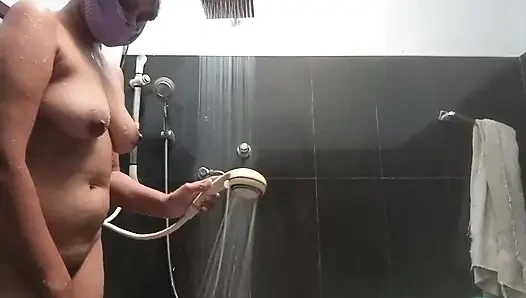 Erkek kardeş boş vaktim olduğunda üvey kız kardeşimin arkadaşlarını sikiyor büyük memeli amcığımla birlikteyim