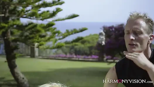 Tanned blondie works dick outdoors