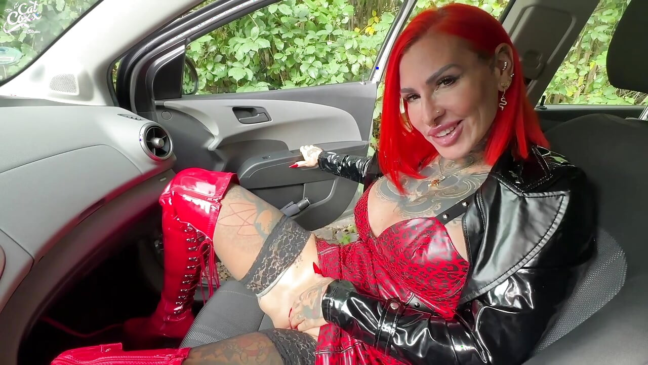 Perverted street hangout! Puss in Boots Bitch Fucks Without Rubber